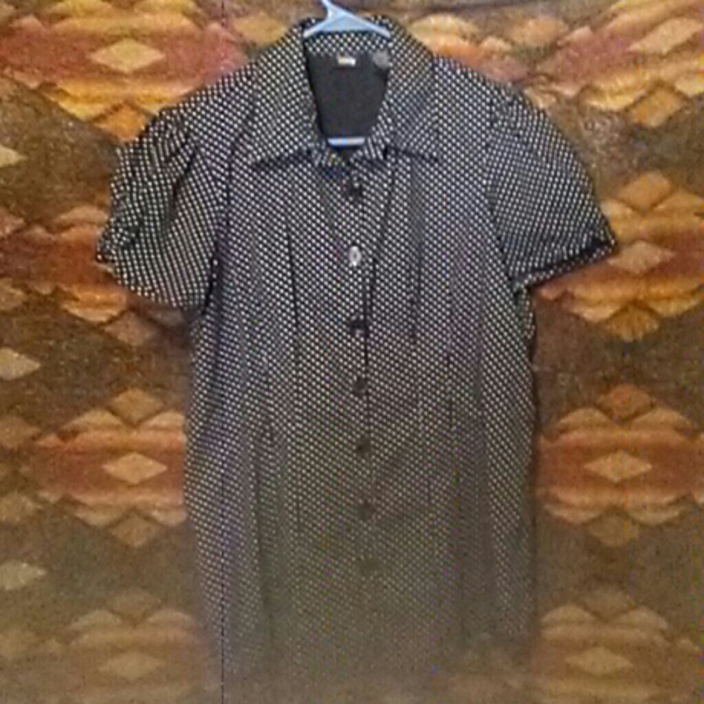Women's short-sleeve button down blouse